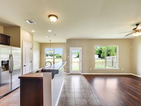 3rd image of 608 Magnolia Knee Dr