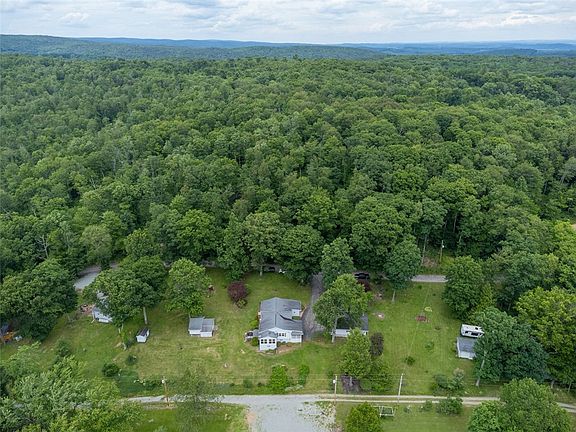 4th image of 395 Cranberry Rd
