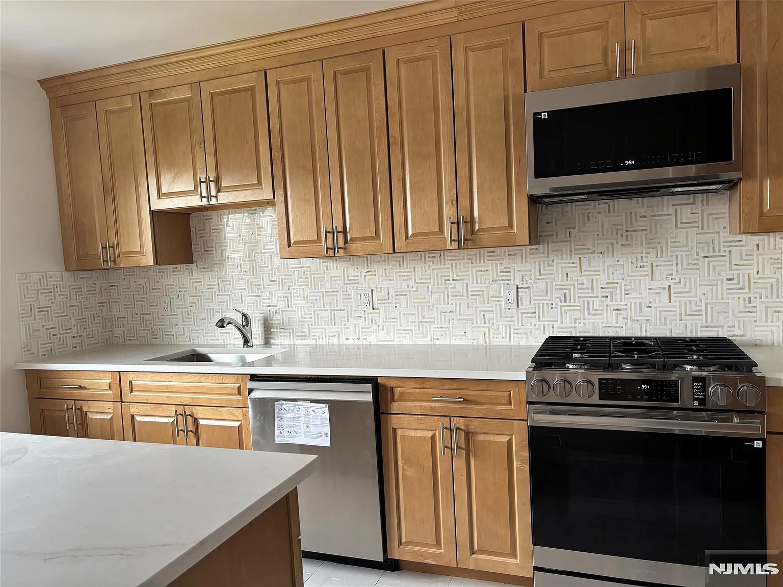 2 bed, 1010 sqft, $3,200 — Photo 4
