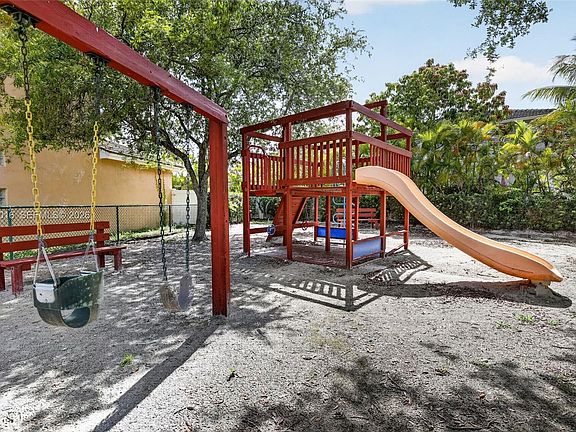 4th image of 6955 SW 148th Ln