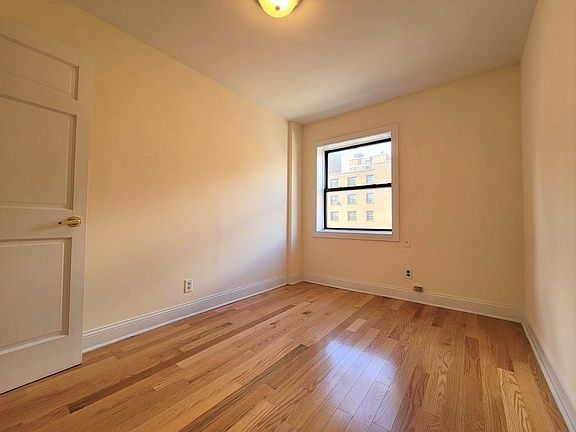 3rd image of 134 9th Ave APT 4F