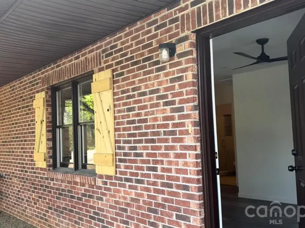 15 Monnie Jones Rd, Weaverville, NC 28787