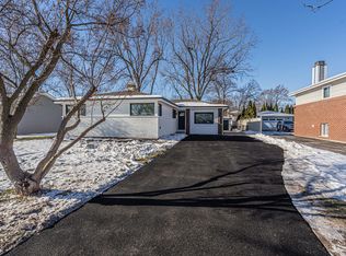 1408 N Burning Bush Ln, Mount Prospect, IL 60056