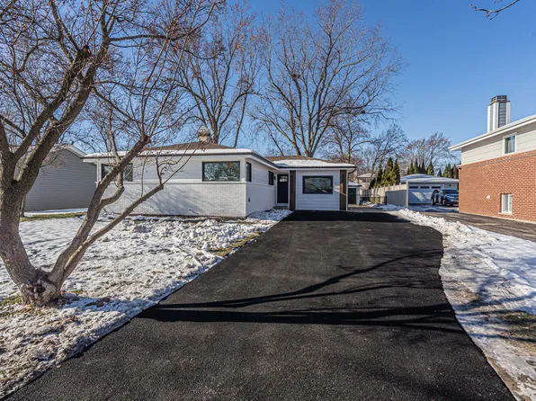 1408 N Burning Bush Ln, Mount Prospect, IL 60056