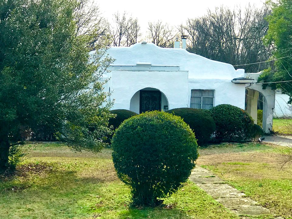 1st image of 3768 Speedway Cir