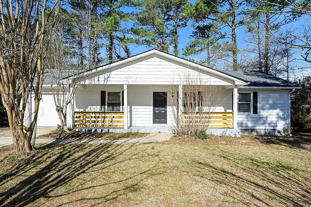 3 bed, 2.0 bath, 1140 sqft, $2,290 — Photo 1
