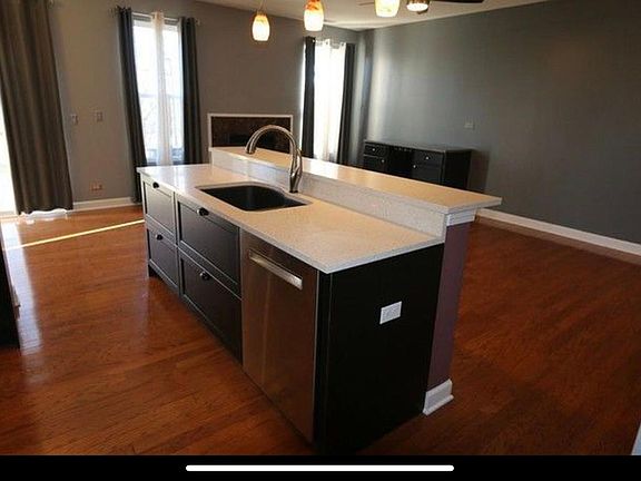 5th image of 4091 Blackstone Dr