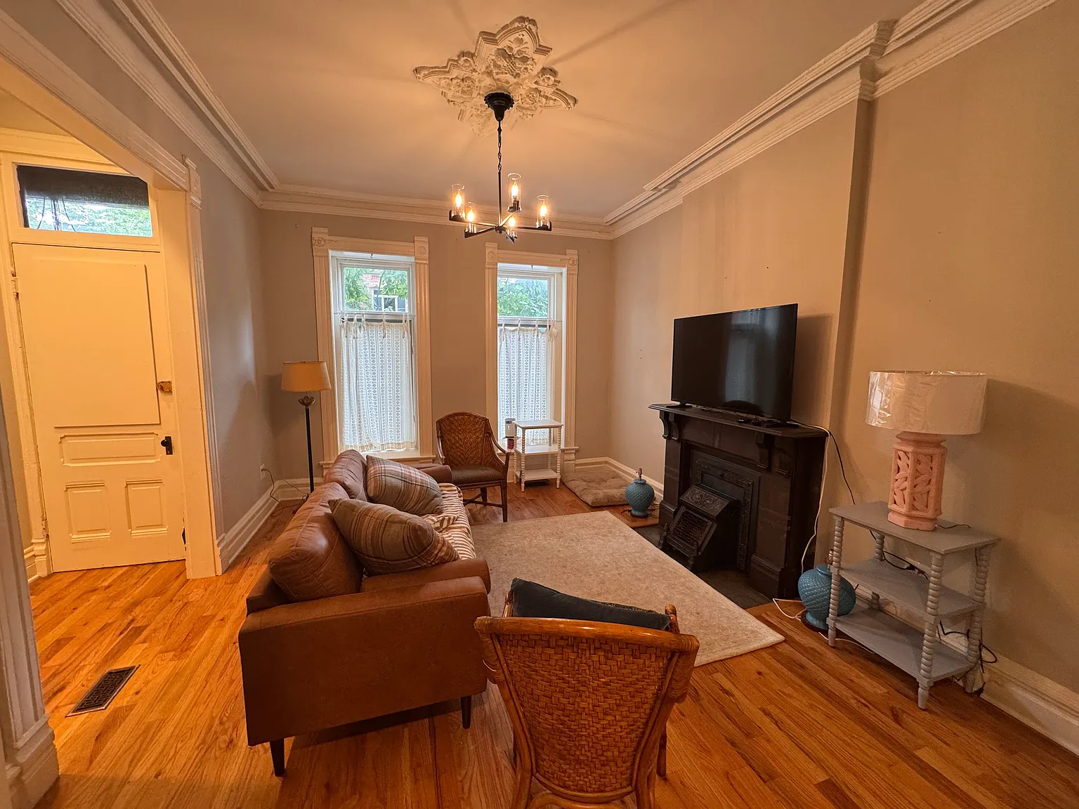 2 bed, 1200 sqft, $3,200 — Photo 3