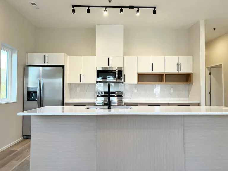 547 Winton Ter NE #2E — Photo 11