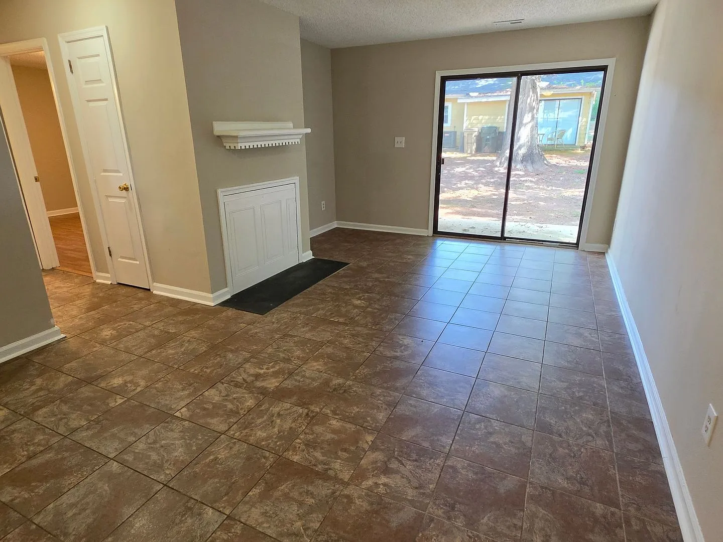 Clean 2BR/2BA Townhome in Garner Near White Oak & I-40 — Photo 3