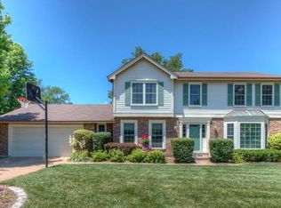 1455 Dietrich Oaks Dr, Ballwin, MO 63021