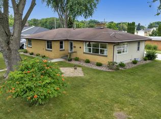 802 Ernst Dr, Green Bay, WI 54304