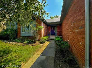 2094 Reagan Dr, Rochester Hills, MI 48309