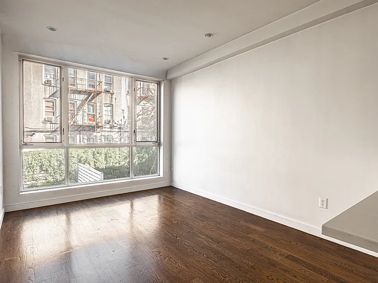 303 Cooper St #2B — Photo 4