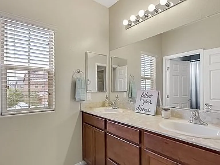 9122 Island Wolf Ave — Photo 23