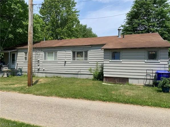 40 Mahoning Ct, Newton Falls, OH 44444