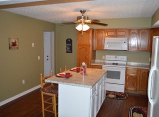 191 Skyline Dr, Radcliff, KY 40160