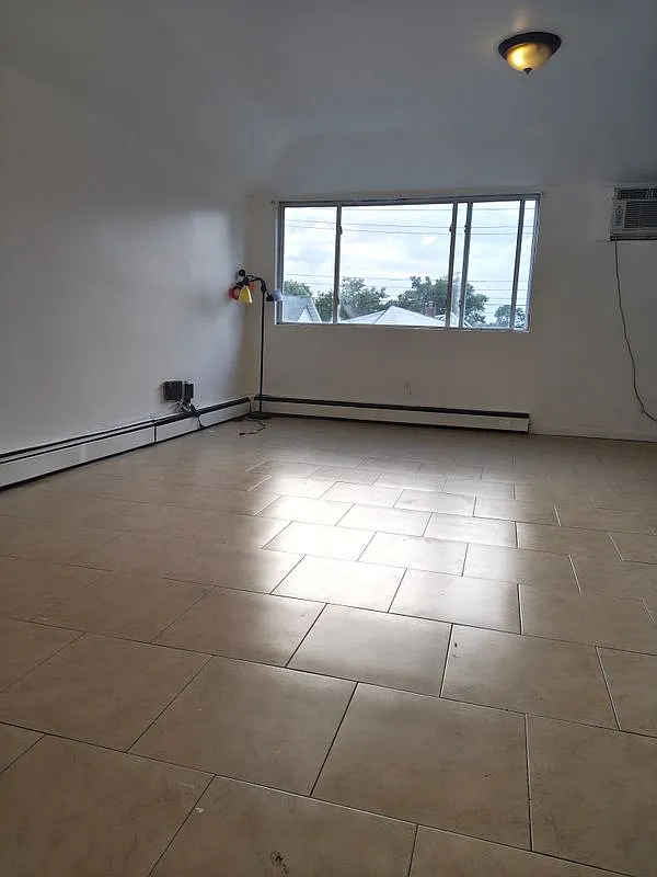 3 bed, 2.0 bath, 1800 sqft, $3,500 — Photo 3