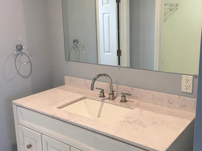 101 E 51st Pl — Photo 6