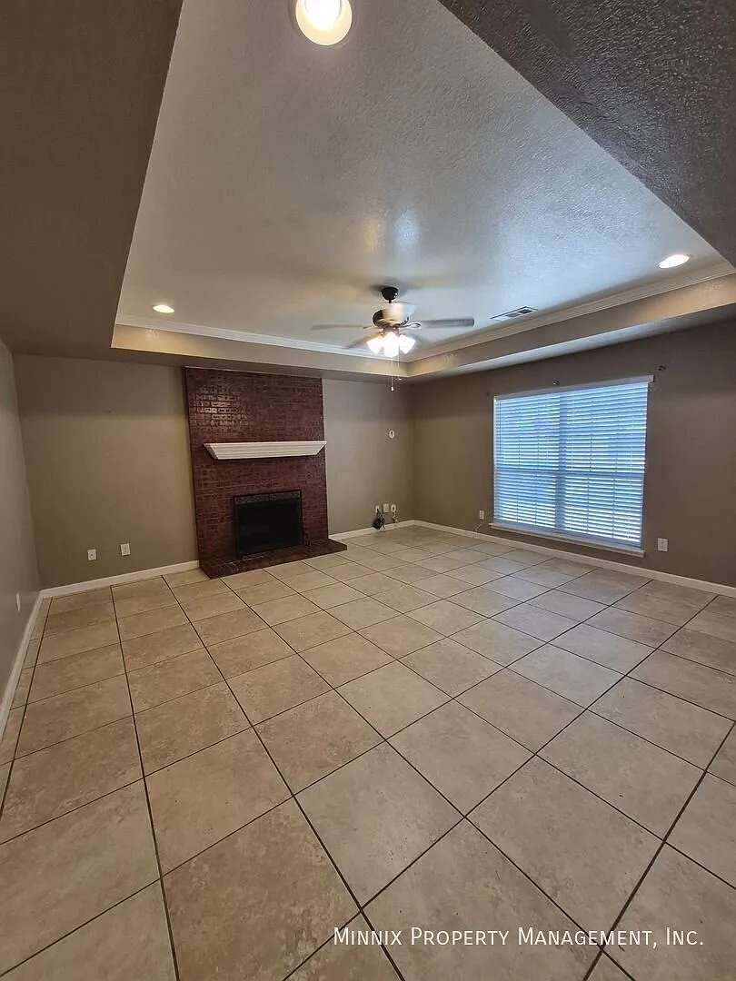 3 bedroom/ 2 bath | 2113 SW 59th. St. — Photo 4