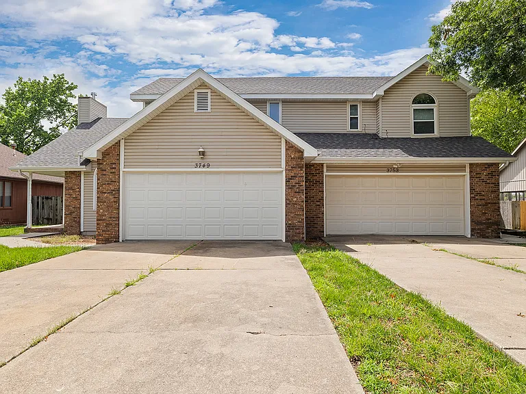 3753 N Pickwick Ave — Photo 3