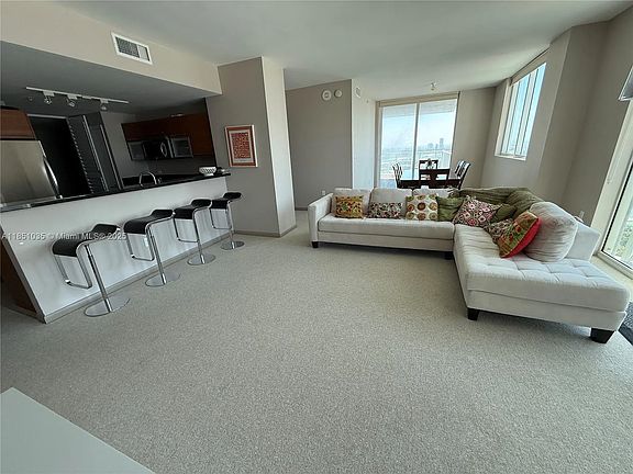 3rd image of 253 NE 2nd St APT 3009