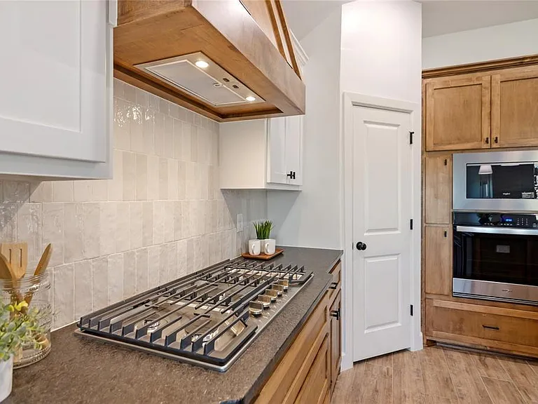 5008 Misty Wood Ln — Photo 14