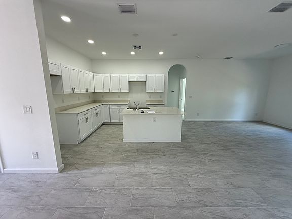 5th image of 1047 Hobart St