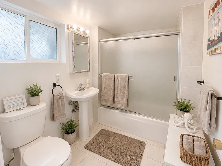 15 G St #3 — Photo 4