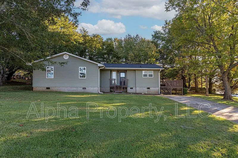 3 bed, 1.5 bath, 1191 sqft, $1,400 — Photo 1