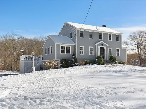 8 Village Ln, Hingham, MA 02043