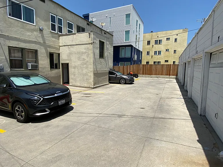 310 N. Ardmore Ave. — Photo 6