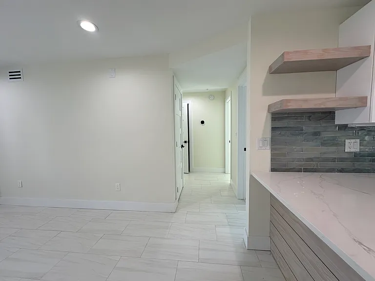 Ocean Reef Apartments — Photo 29