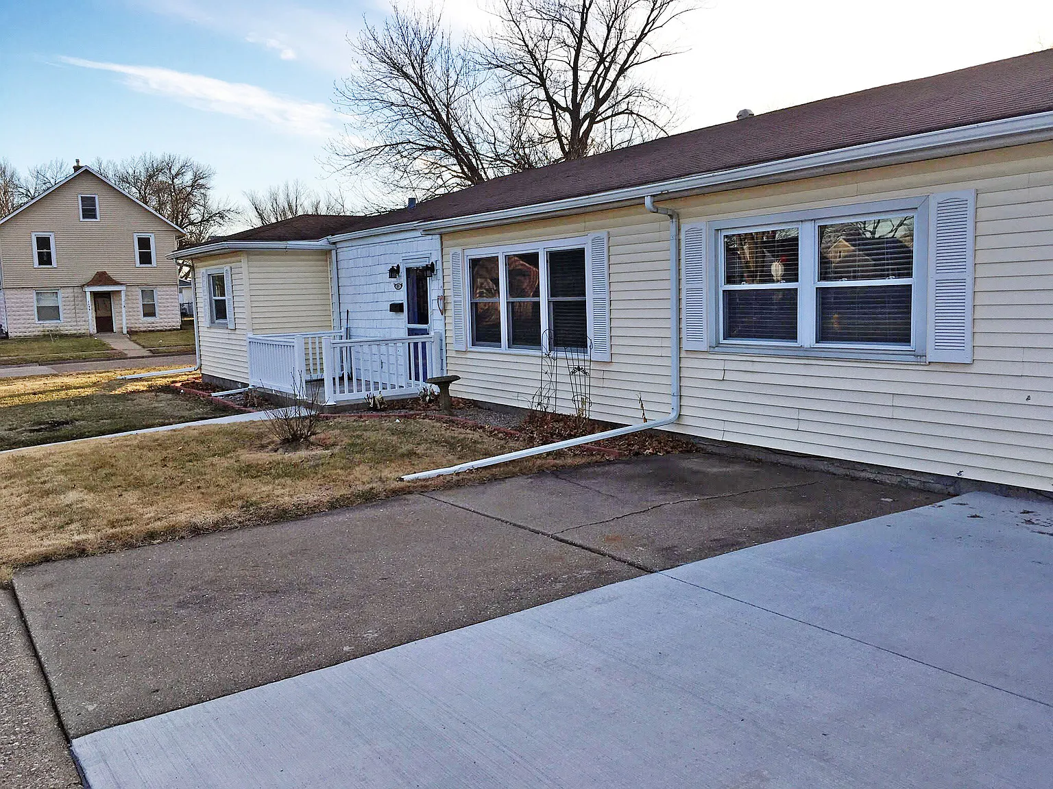 3 bed, 1.5 bath, 1448 sqft, $1,695 — Photo 2