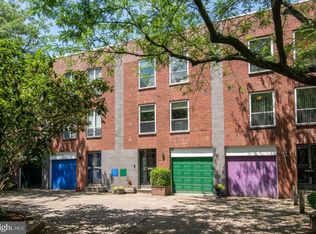 3 Hansen Sq, Philadelphia, PA 19147