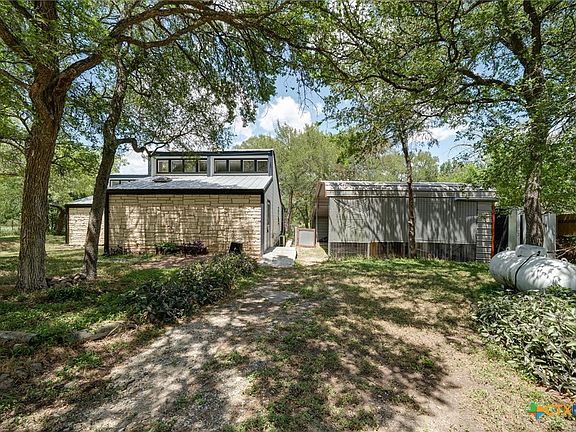 3rd image of 150 Lakeview Dr