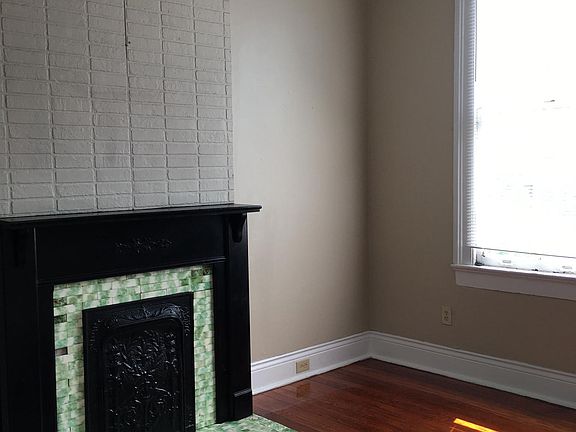2nd image of 861 Roosevelt Pl