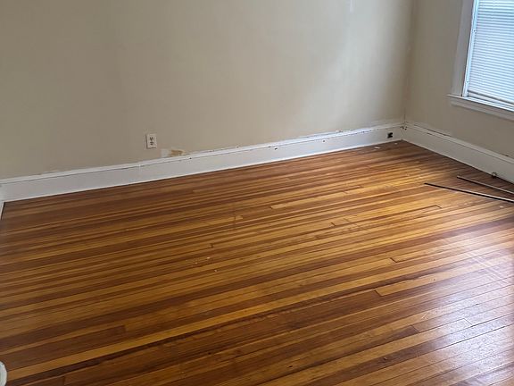 3rd image of 883 Farmington Ave #1
