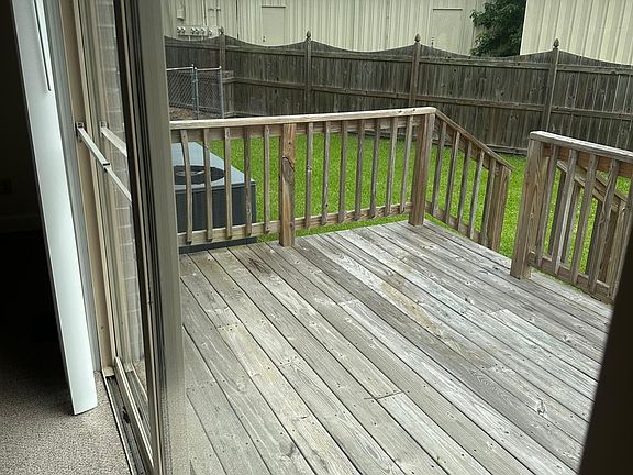 4th image of 1544 Club House Rd
