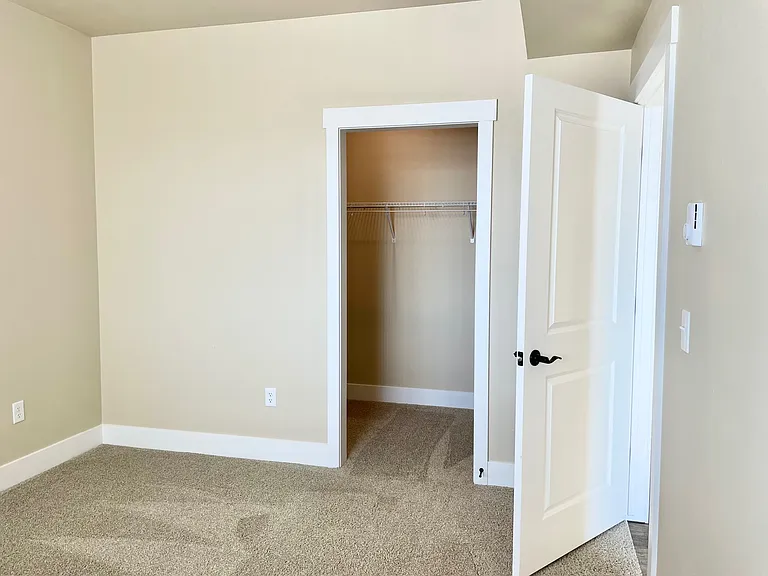 915/6SQFT Units Bedroom 1