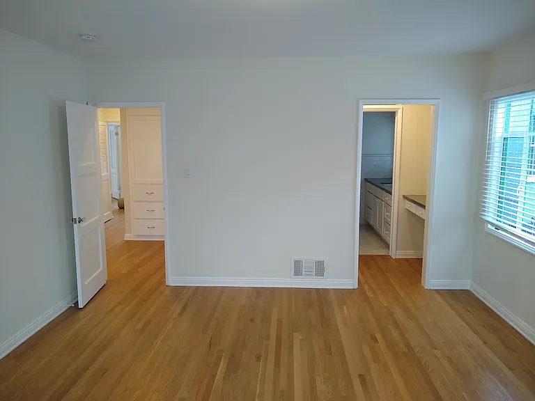 1228 S Longwood Ave #1228 — Photo 13