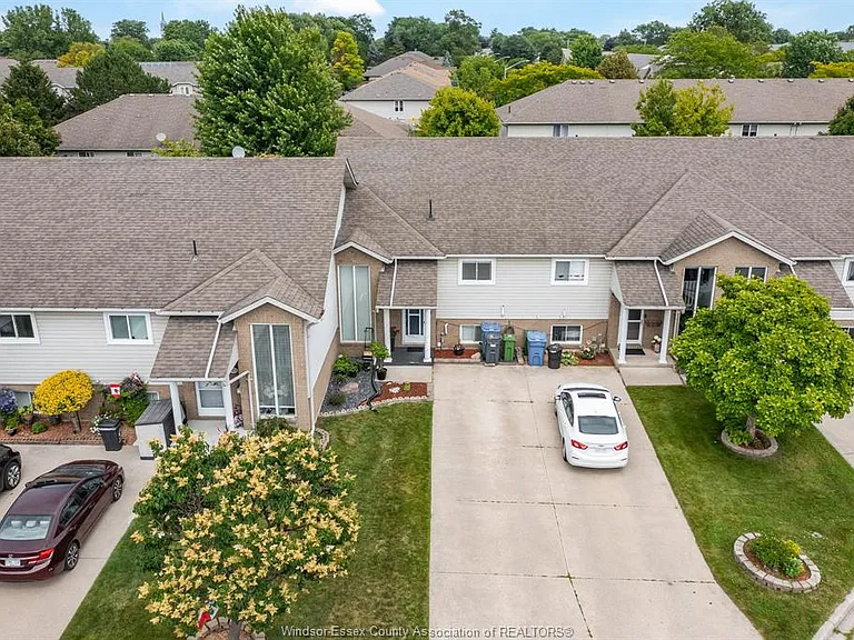 1425 Mickaila Cres — Photo 49