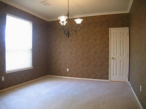 3rd image of 2713 Zoeller Dr