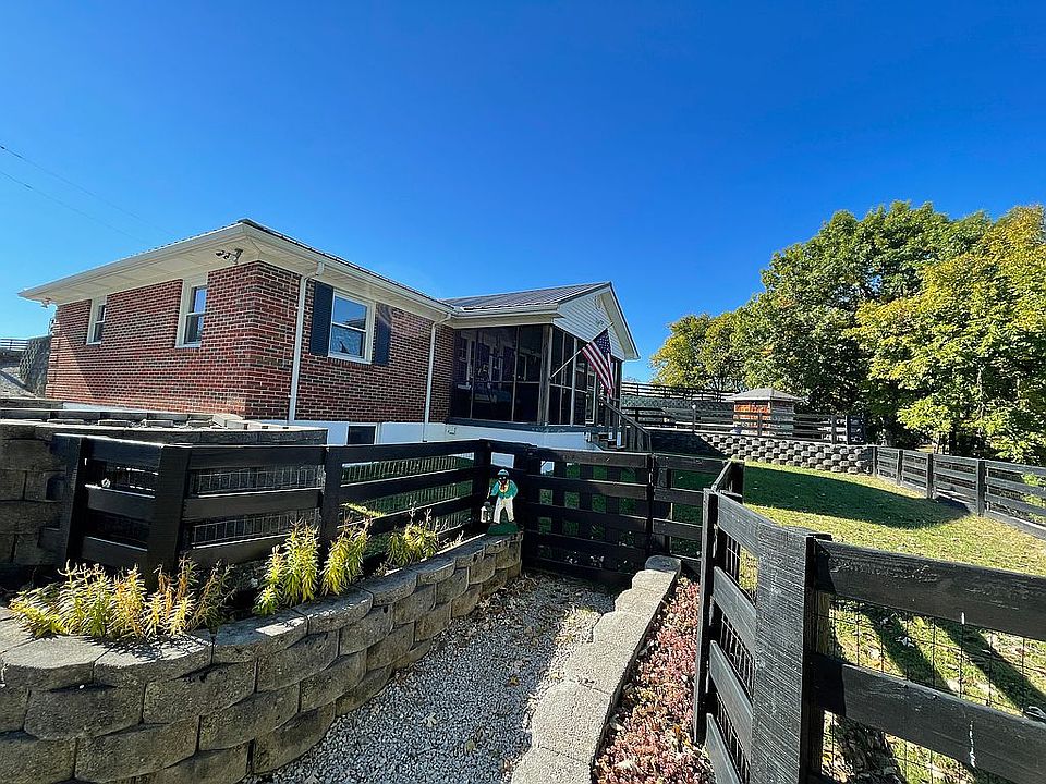 2nd image of 2264 Mackey Pike