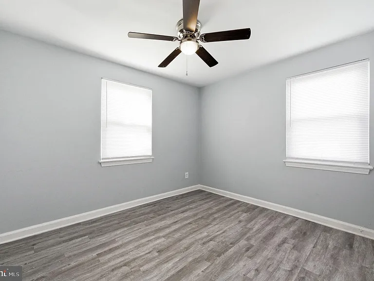4029 Grant St NE — Photo 17