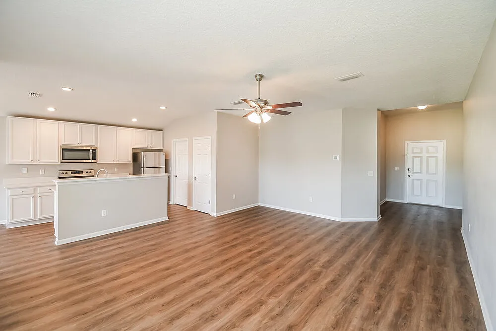 3 bed, 2.0 bath, 1506 sqft, $1,860 — Photo 4