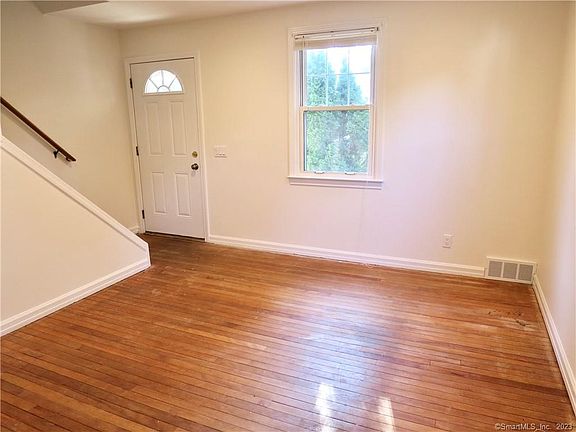 3rd image of 268 Sylvan Knoll Rd