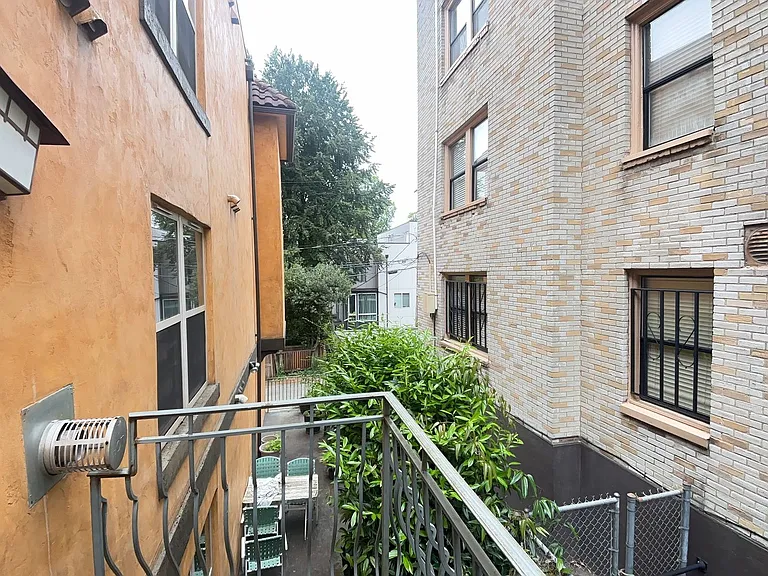 Carmona Court — Photo 9