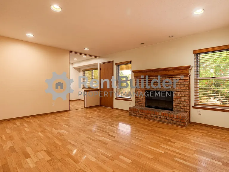 7617 Union St NE — Photo 14