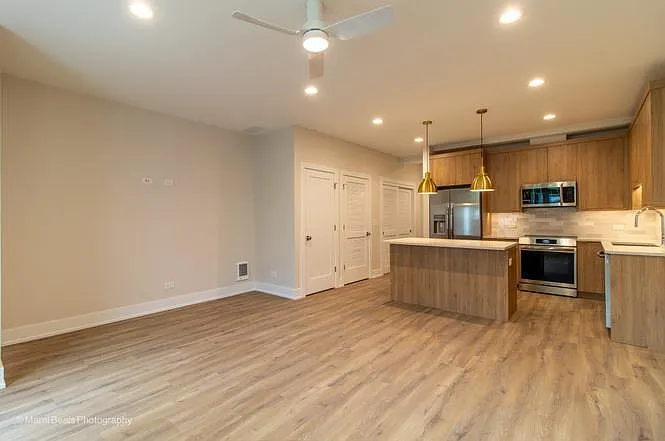 2 bed, 1027 sqft, $2,300 — Photo 3